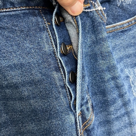 Gianni Bini Mid-high waisted distressed jeans with button fly, black belt, Sz 3 - Picture 3 of 11